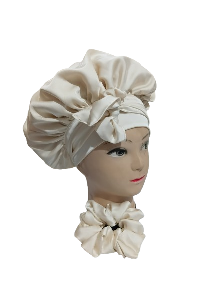 - Bonnet en satin de soie